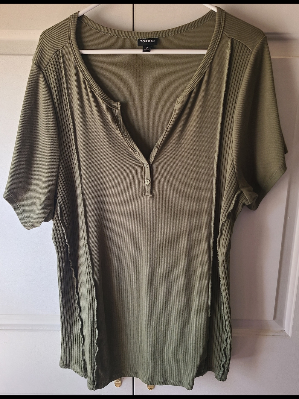 Torrid Size 3 Olive Green Henley Tee